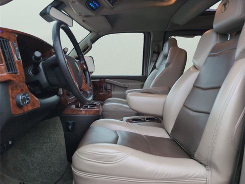 Used 2022 Chevrolet Express 2500 Extended w/ Enhanced Convenience Package image 9