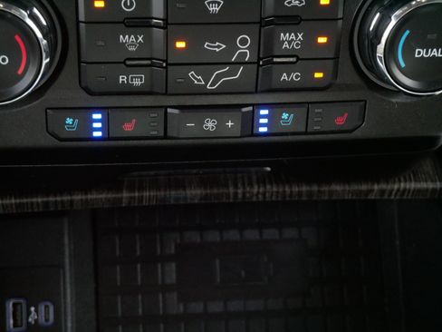 Used 2020 Ford F250 Lariat w/ Lariat Ultimate Package AWD/4WD image 29