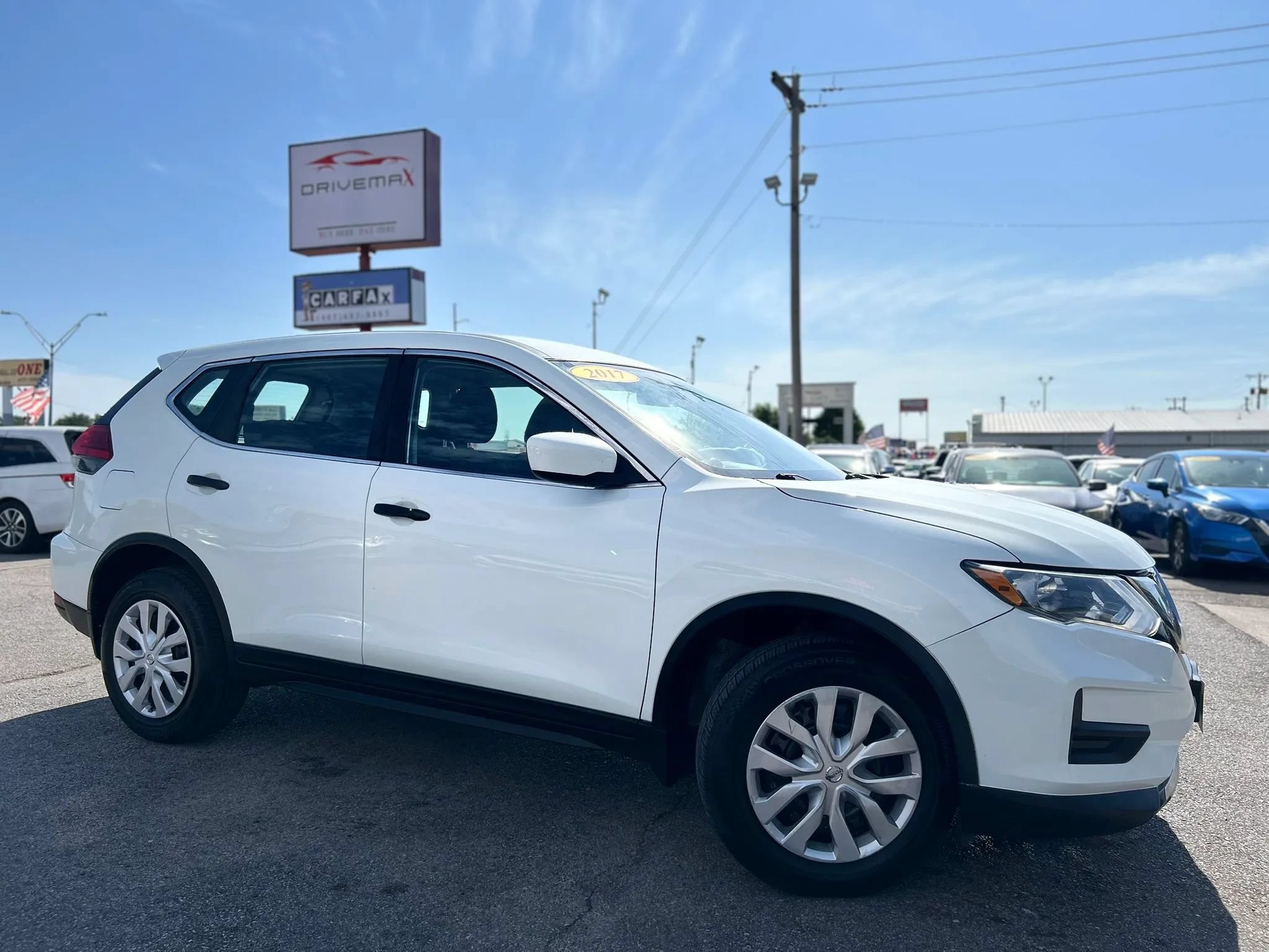 Used 2017 Nissan Rogue S AWD/4WD image 2