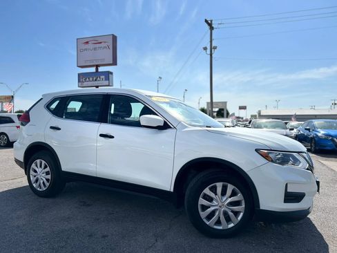 Used 2017 Nissan Rogue S AWD/4WD image 2