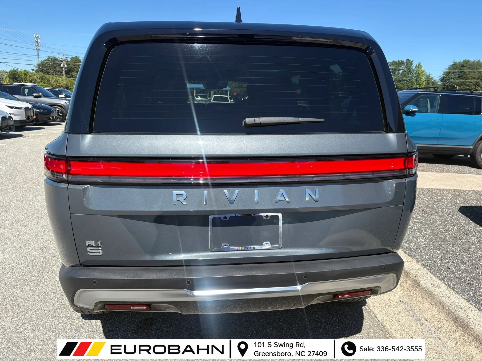Used 2025 Rivian R1S Adventure Dual AWD/4WD image 4