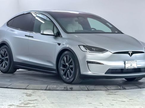 Used 2024 Tesla Model X image 9