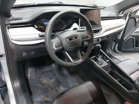 Used 2025 Jeep Compass Limited AWD/4WD image 15