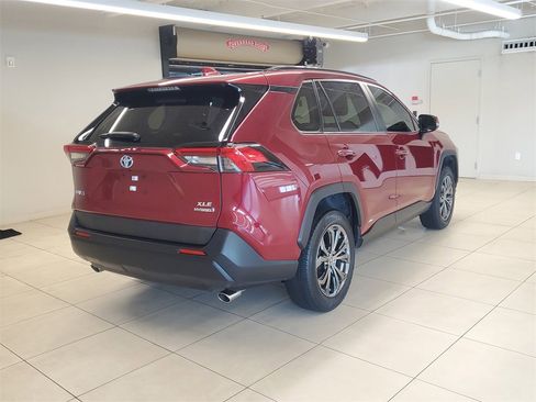 Certified 2022 Toyota RAV4 XLE Premium image 8