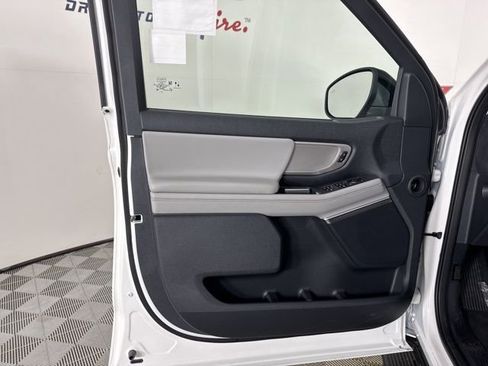 New 2025 Ford Expedition Active image 16