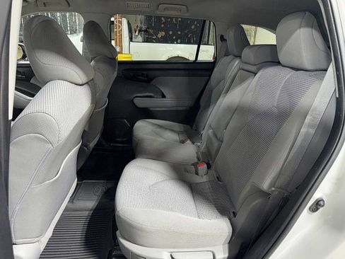 Used 2022 Toyota Highlander LE image 17