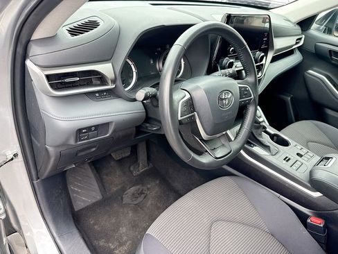 Used 2024 Toyota Highlander LE image 10