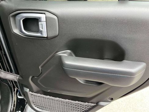 Used 2022 Jeep Wrangler Unlimited Sport AWD/4WD image 22