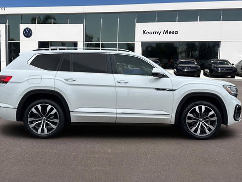 Used 2023 Volkswagen Atlas SEL Premium image 3
