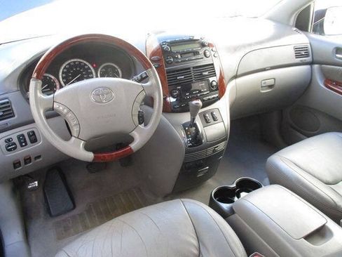 Used 2004 Toyota Sienna XLE AWD/4WD image 7