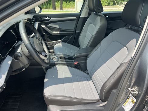 Certified 2025 Volkswagen Jetta SE w/ Sunroof Package FWD image 14