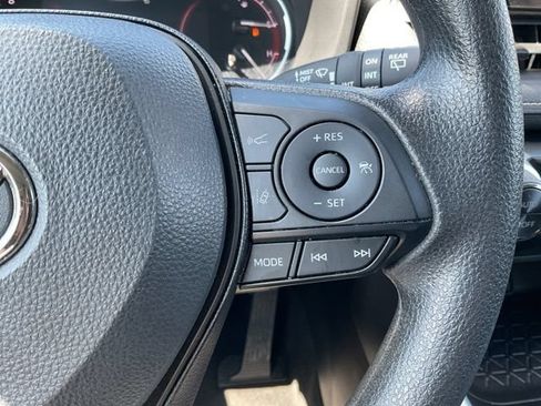 Used 2025 Toyota RAV4 XLE AWD/4WD image 26