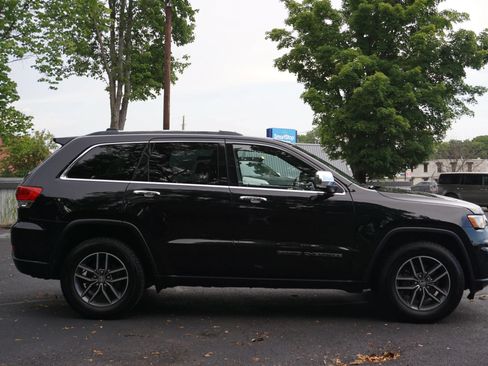Used 2018 Jeep Grand Cherokee Limited AWD/4WD image 6