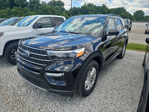 Used 2023 Ford Explorer XLT w/ Equipment Group 202A AWD/4WD image 4