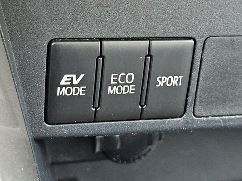 Used 2016 Toyota RAV4 XLE AWD/4WD image 10