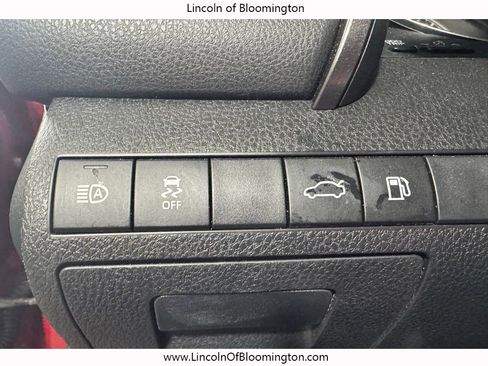 Used 2018 Toyota Camry SE image 32