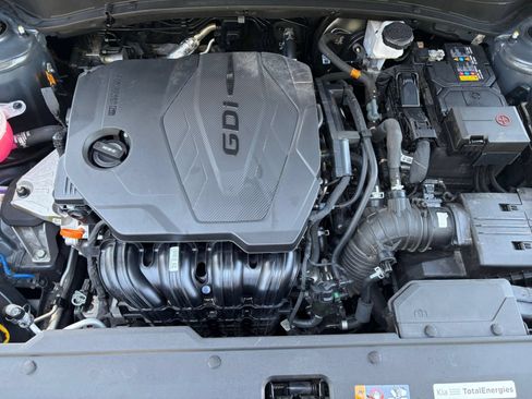Used 2025 Kia Sportage LX FWD image 30