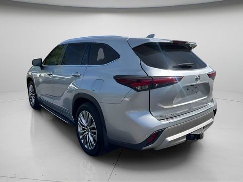 Used 2025 Toyota Highlander Platinum AWD/4WD image 14