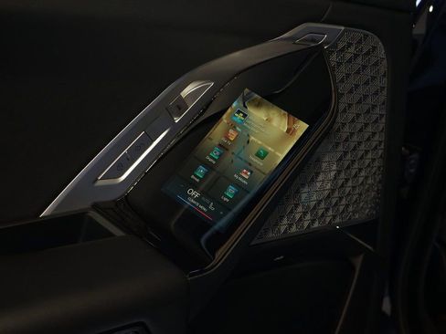 Used 2023 BMW 740i image 26