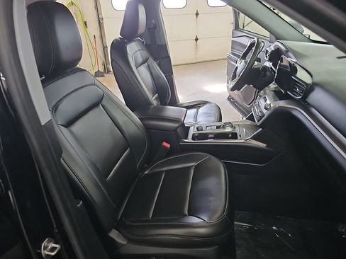 Used 2021 Ford Explorer XLT w/ Equipment Group 202A AWD/4WD image 10