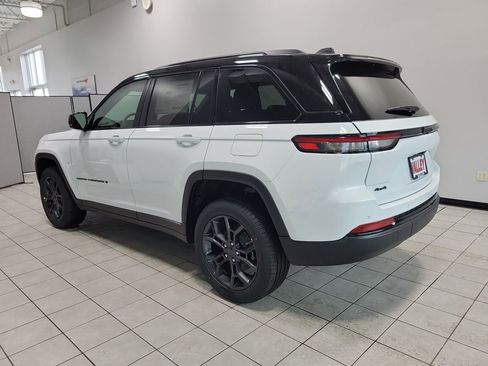 New 2025 Jeep Grand Cherokee Limited image 4