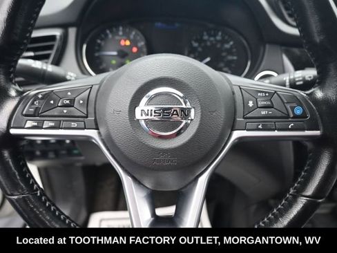 Used 2020 Nissan Rogue SV w/ Premium Package image 13