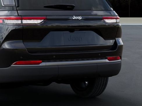 New 2026 Jeep Grand Cherokee Limited AWD/4WD image 13