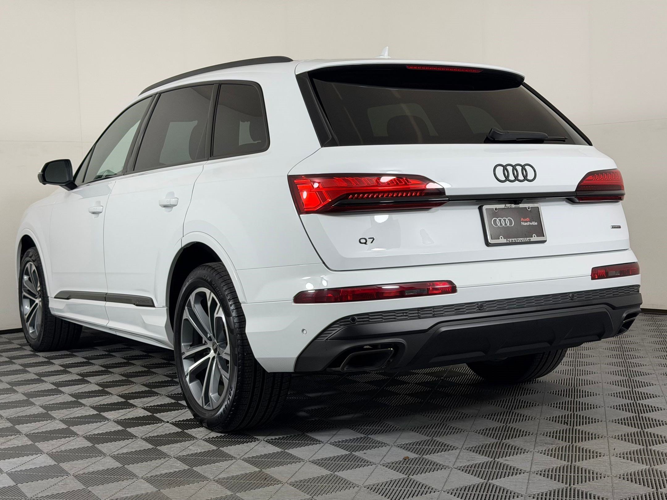 Certified 2026 Audi Q7 2.0T Premium w/ Convenience Plus Package AWD/4WD image 3