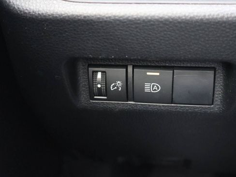 Used 2021 Toyota RAV4 XLE FWD image 32