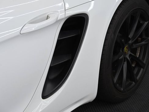 Used 2018 Porsche 718 Cayman w/ Sport Chrono Package RWD image 10