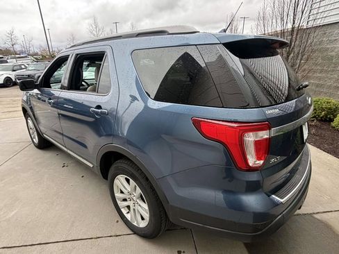 Used 2018 Ford Explorer XLT w/ Equipment Group 202A AWD/4WD image 7