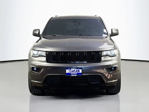 Used 2018 Jeep Grand Cherokee Altitude RWD image 2