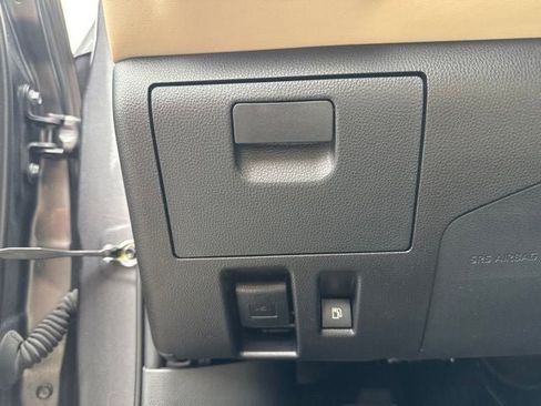 Used 2024 Toyota Highlander XLE AWD/4WD image 28