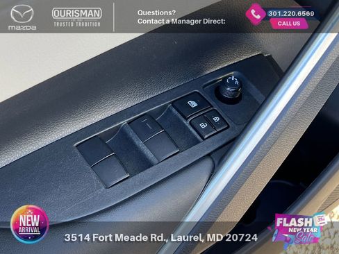 Used 2024 Toyota Corolla Cross L image 9