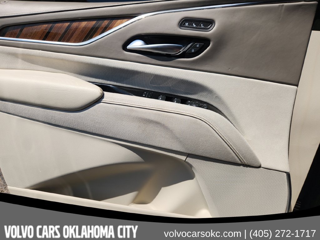 Used 2023 Cadillac Escalade ESV Premium Luxury Platinum AWD/4WD image 17