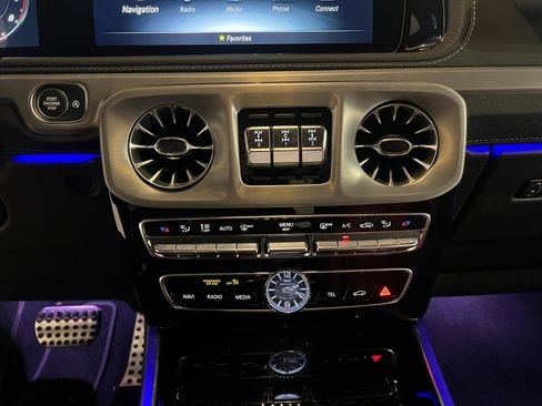 Used 2021 Mercedes-Benz G 63 AMG 4MATIC w/ Seat Comfort Package image 18