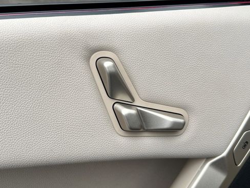 Used 2022 BMW iX xDrive50 w/ Convenience Package image 19