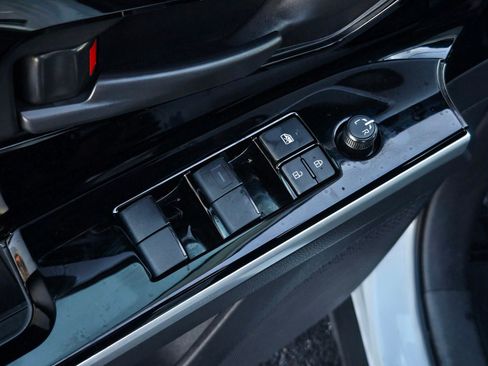 Certified 2025 Toyota bZ4X FWD image 9