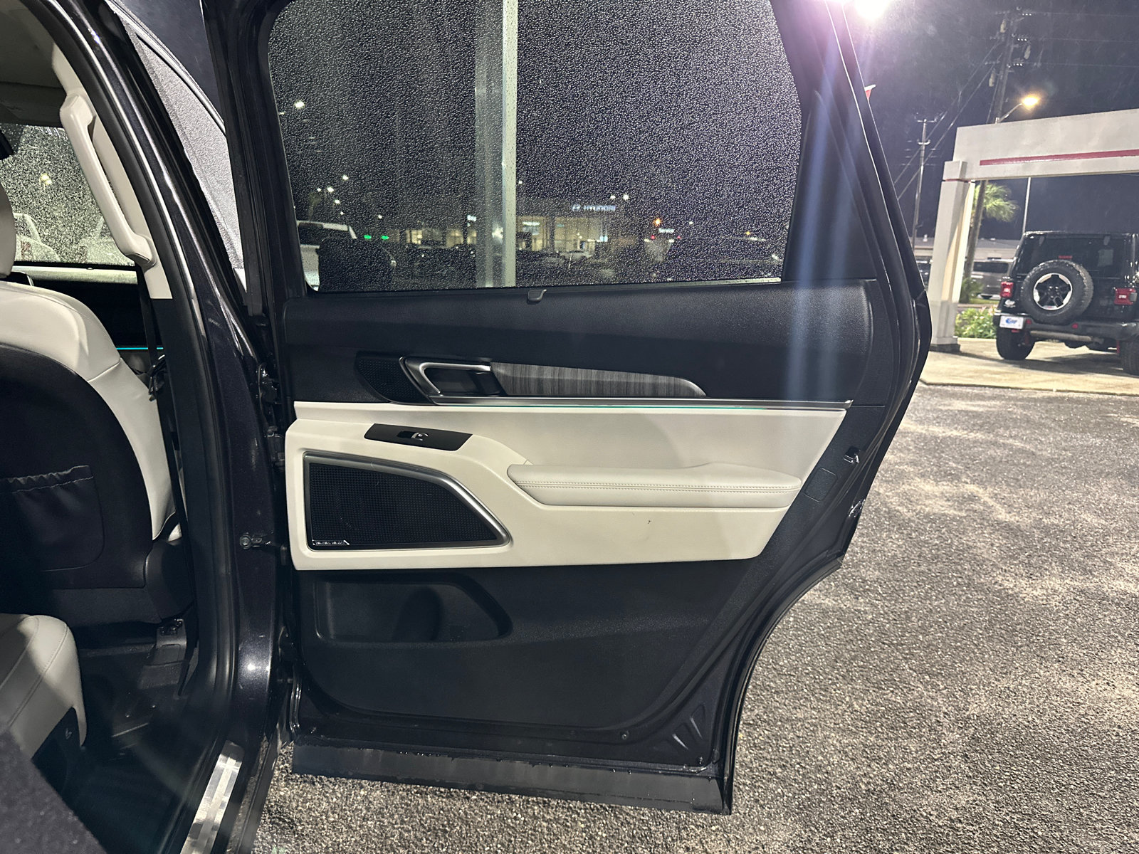 Used 2025 Kia Telluride SX FWD image 16