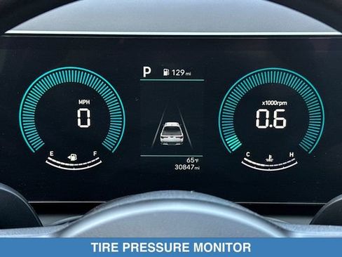Used 2025 Hyundai Santa Cruz SEL AWD/4WD image 25