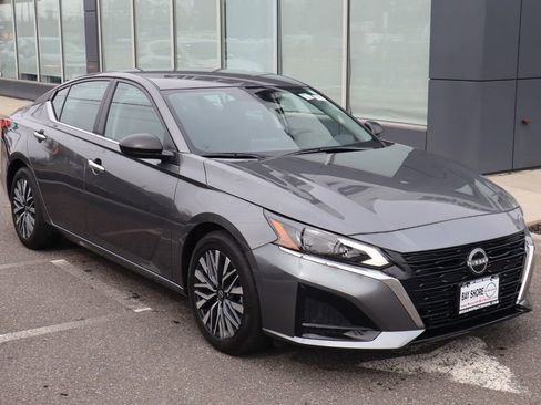 Certified 2025 Nissan Altima 2.5 SV image 3