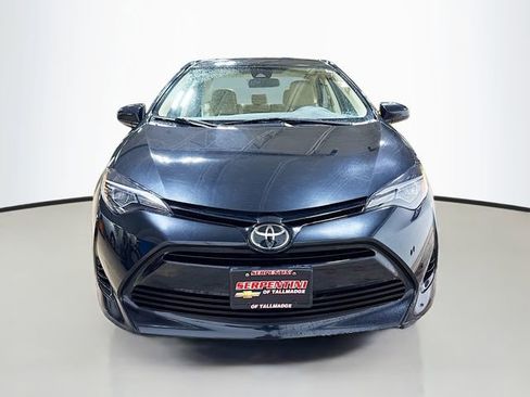 Used 2018 Toyota Corolla LE FWD image 3
