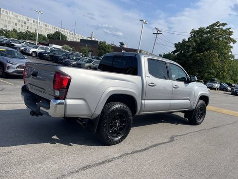 Used 2019 Toyota Tacoma SR5 AWD/4WD image 8