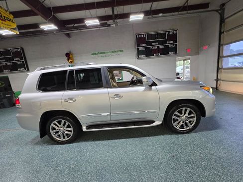 Used 2013 Lexus LX 570 4WD w/ Luxury Pkg w/Pre-crash image 5