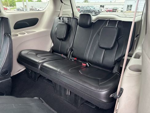 Used 2020 Chrysler Voyager Lxi FWD image 18