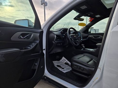 Used 2023 Chevrolet Traverse LT w/ LT Premium Package image 9