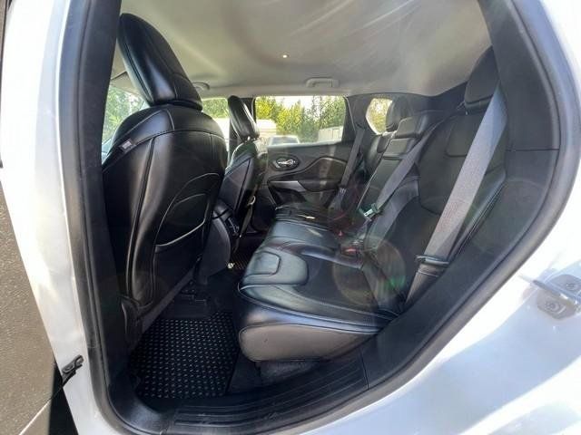 Used 2019 Jeep Cherokee Latitude Plus w/ Cold Weather Group AWD/4WD image 22