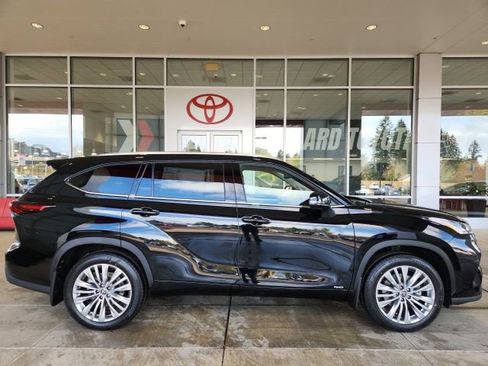 New 2026 Toyota Highlander Platinum AWD/4WD image 3