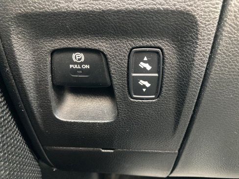 Used 2022 RAM 1500 Big Horn AWD/4WD image 16