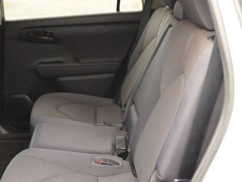 Used 2020 Toyota Highlander L AWD/4WD image 34